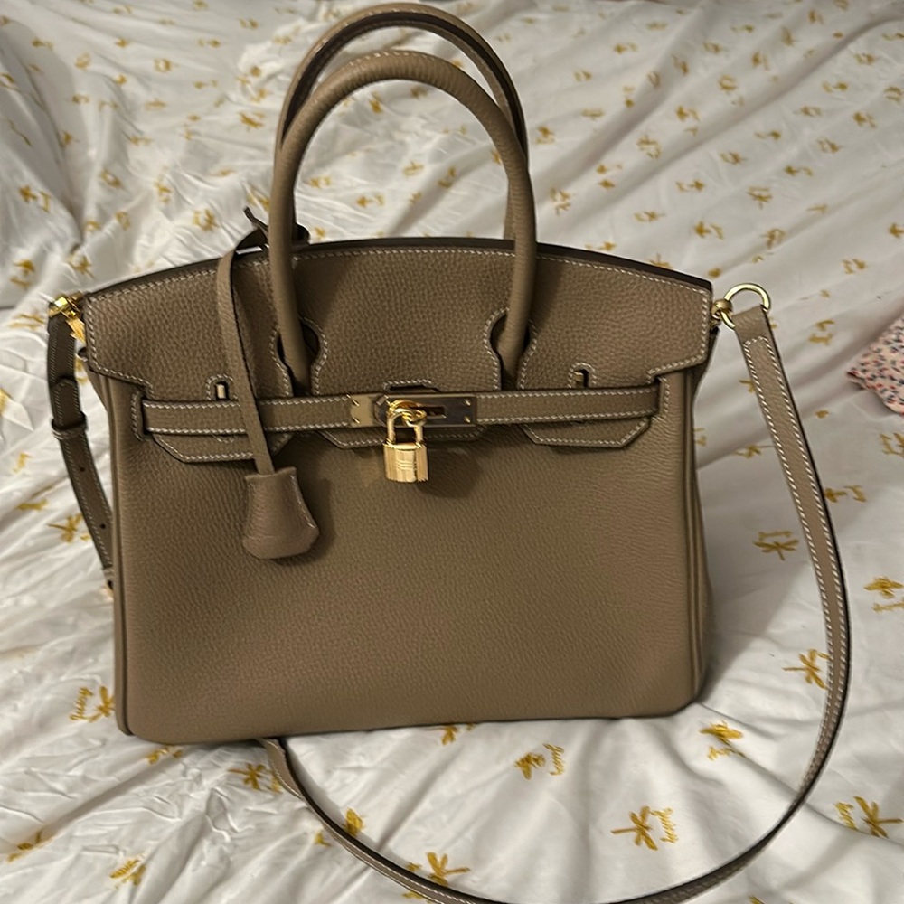 Beautiful cross body never worn no tags